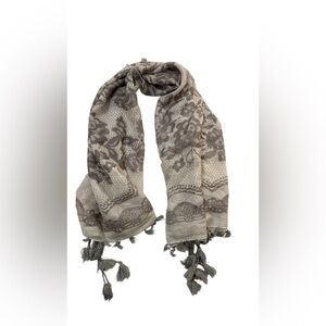 laundry by shelli segal White And Gray 100% silk square scarlet floral pattern